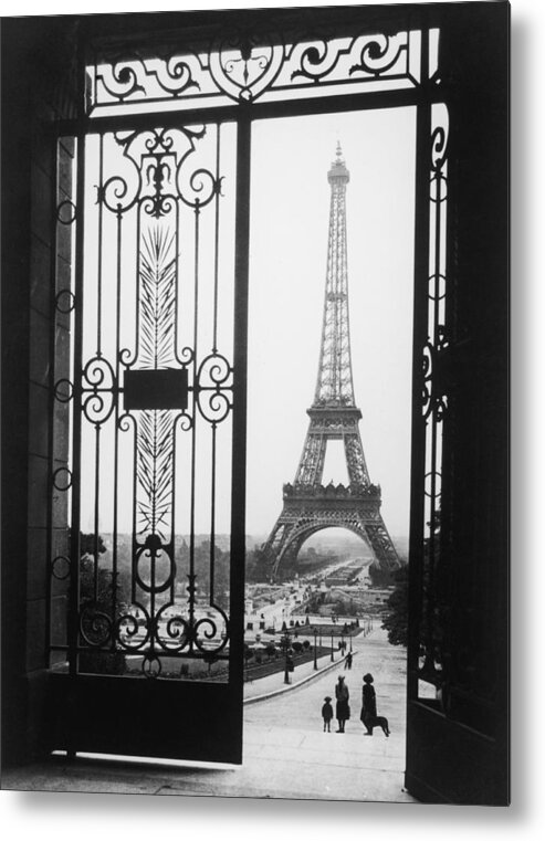 Office Metal Print featuring the photograph Tour Eiffel by General Photographic Agency