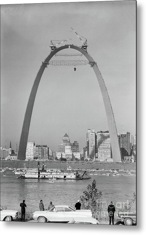 Civil Engineering Metal Print featuring the photograph View Of St. Louis Gateway by Bettmann