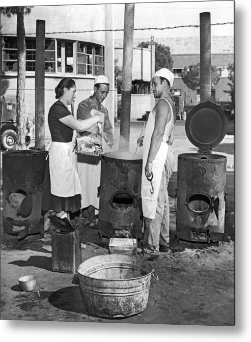 1940s Metal Print featuring the photograph Cooking Pasta In Cinecitta by Underwood Archives