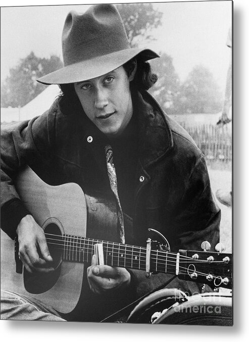 Young Men Metal Print featuring the photograph Arlo Guthrie With His Guitar by Bettmann
