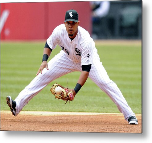 American League Baseball Metal Print featuring the photograph Minnesota Twins V Chicago White Sox by Ron Vesely