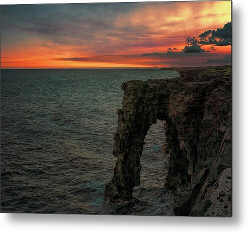 Holei Sea Arch Metal Print featuring the photograph Holei Sea Arch by Susan Rissi Tregoning