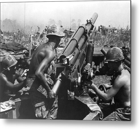 101st Airborne Division Metal Print featuring the photograph Howitzer Crew In Action by Underwood Archives