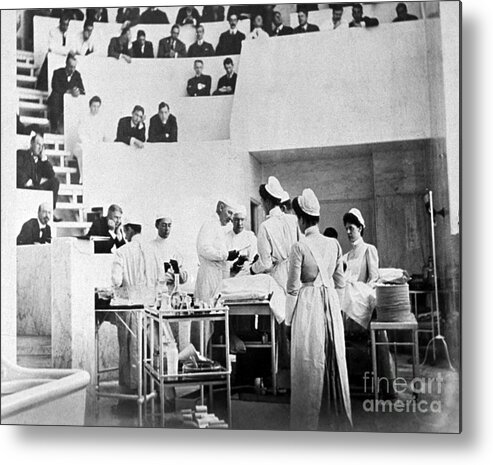 Medical Metal Print featuring the photograph John Hopkins Operating Theater, 19031904 by Science Source