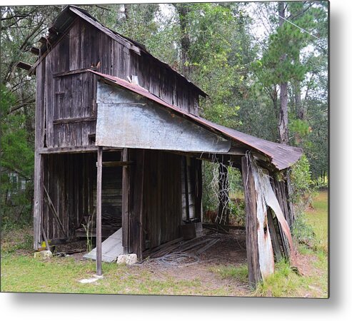 Old Barn Metal Print featuring the photograph Old Barn by Warren Thompson