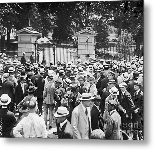 People Metal Print featuring the photograph 10,000 People Mob #10000 by Bettmann