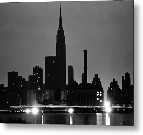 Queens Metal Print featuring the photograph 1977 Blackout Power Failure #2 by New York Daily News Archive