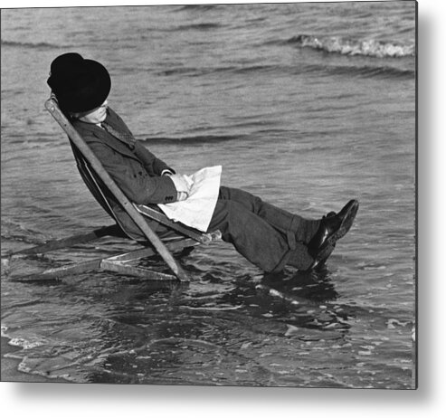 Tide Metal Print featuring the photograph Deckchair Canute by Richards