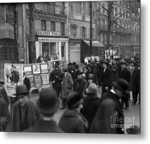 Working Metal Print featuring the photograph Montmartre Life by Bettmann