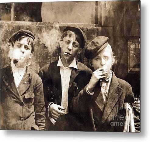 History Metal Print featuring the photograph Newsboys Smoking, St. Louis, 1910 by Science Source