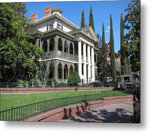 Amusement Metal Print featuring the photograph Disneyland Park Anaheim - 12122 #1 by DC Photographer