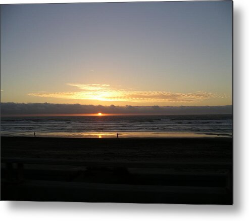 People Metal Print featuring the photograph Sunset at Ocean Beach #2 by Cynthia Marcopulos