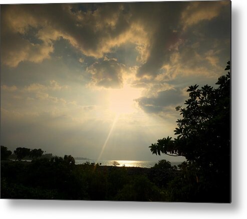 Sky Metal Print featuring the photograph A Kiss From God by Lori Seaman