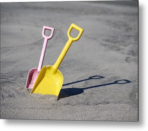 Richard Reeve Metal Print featuring the photograph Just Diggin the Beach by Richard Reeve
