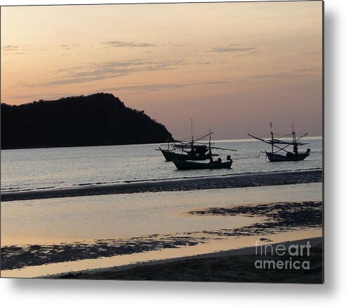 Seascape Metal Print featuring the photograph Low tide 02 by Pusita Gibbs
