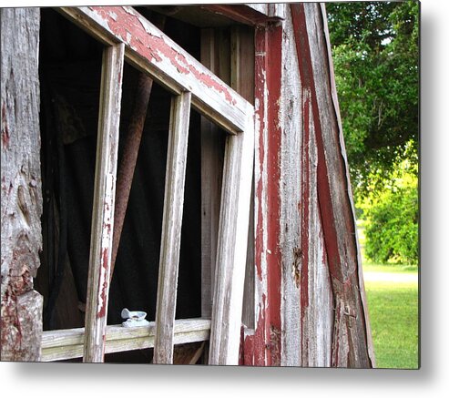 Barn Metal Print featuring the photograph The old barn by Beth Vincent