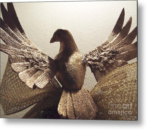 Dove Metal Print featuring the photograph Peace by Vonda Lawson-Rosa