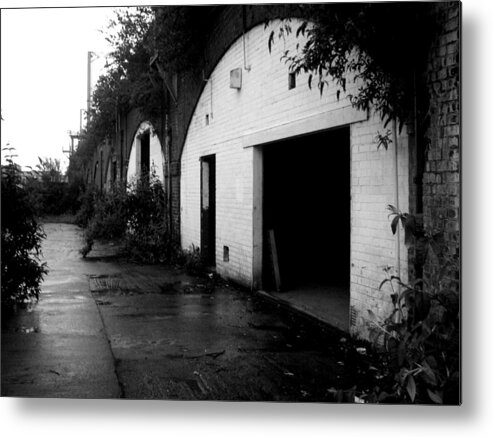 Urban Metal Print featuring the photograph Archway by Roberto Alamino
