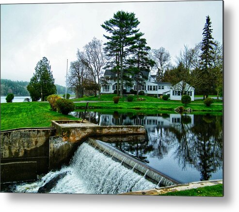 Maine Metal Print featuring the photograph Maine House by Joseph Caban