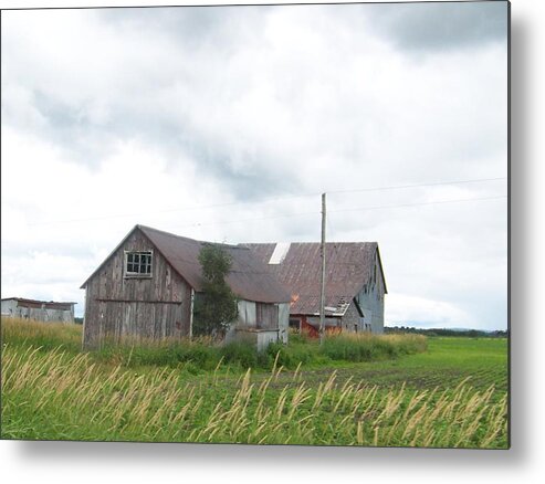 Barn Metal Print featuring the photograph Slipping Away by Jackie Mueller-Jones