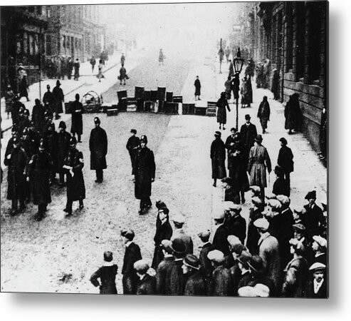 People Metal Print featuring the photograph Black Friday by Hulton Archive