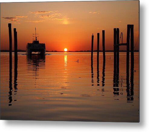 Dawn Metal Print featuring the photograph Chegada by Renato Laky