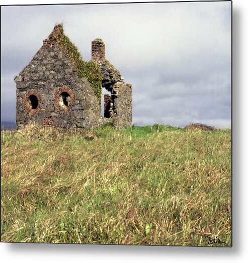 Thatched Home Metal Print featuring the photograph Sligo Ruin by Peggy Dietz