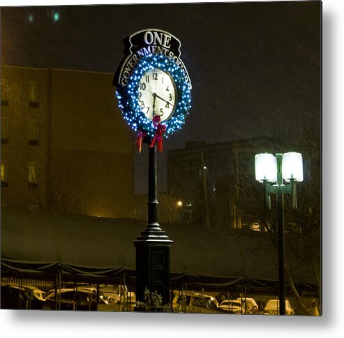 Parkersburg Metal Print featuring the photograph Downtown Clock by Jonny D