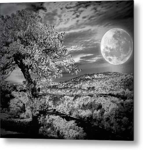 Black And White Metal Print featuring the photograph When the moon comes over da mountain by Robert McCubbin
