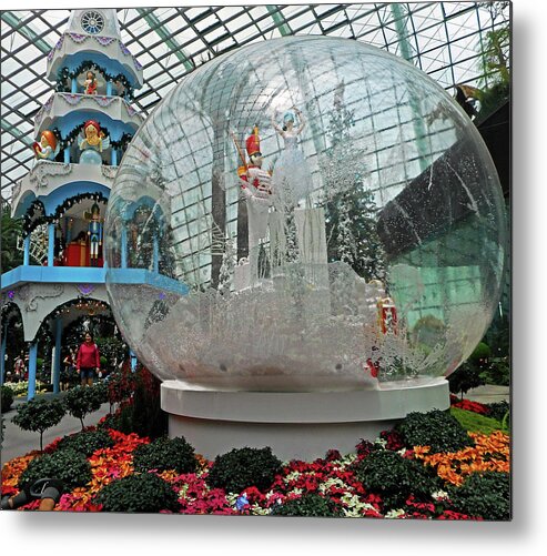 The Dooms Metal Print featuring the photograph Flower Dome 20 by Ron Kandt