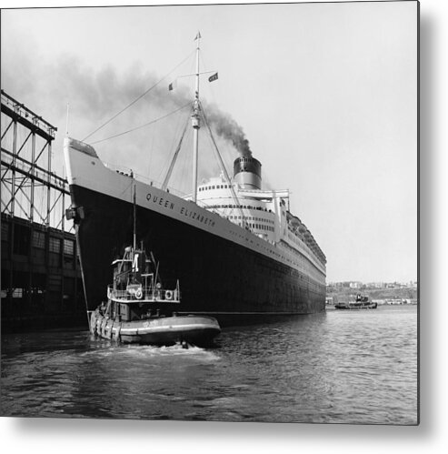 Historic Metal Print featuring the photograph RMS Queen Elizabeth by Dick Hanley and Photo Researchers