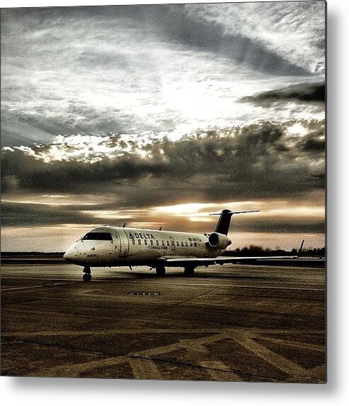 Skyporn Metal Print featuring the photograph Delta Connection Pinnacle At Cak Ready by Harrison Miller