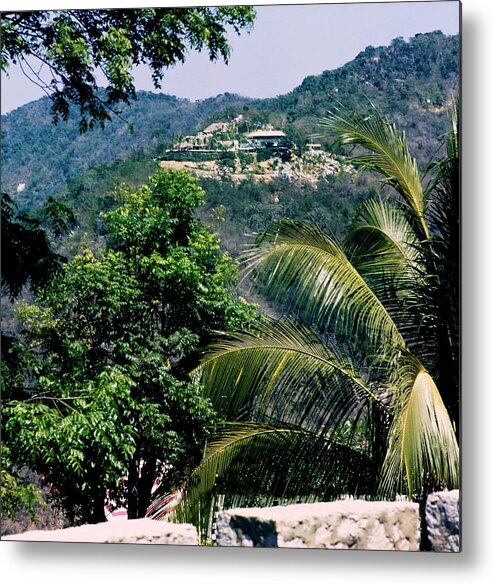 Architecture Metal Print featuring the photograph Guinness' House In Acapulco by Horst P. Horst