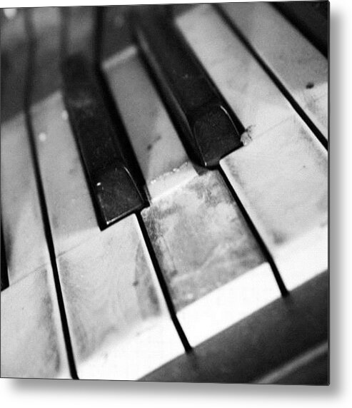  Metal Print featuring the photograph Piano. by Michelle Sampson