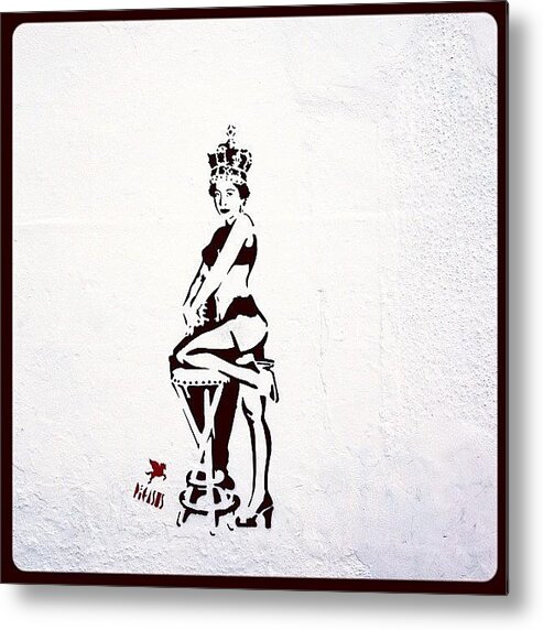 Stencil Metal Print featuring the photograph Queen Of Hearts #graffiti #streetart by A Rey