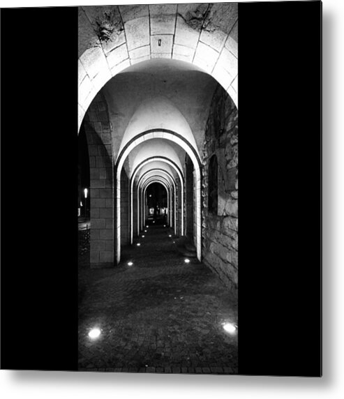 Monochrome Metal Print featuring the photograph Abend In #nordhausen 
#monochrome #bnw by Mandy Tabatt
