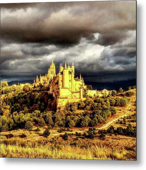 Segoviamola Metal Print featuring the photograph Las #nubes Se Ciernen Ya Sobre La by Alberto Huertas Aragoneses