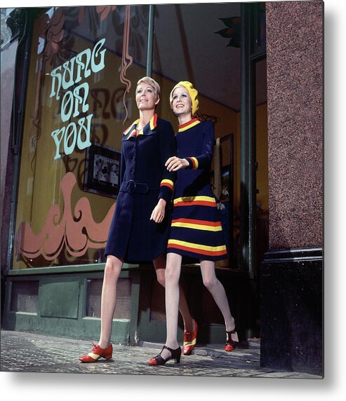 Twiggy Metal Print featuring the photograph Sara Crichton-Stuart and Twiggy Shopping by Ray Traeger