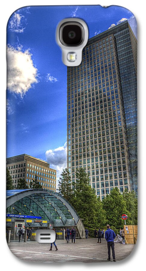 Canary Wharf Galaxy S4 Case featuring the photograph Canary Wharf Station London by David Pyatt