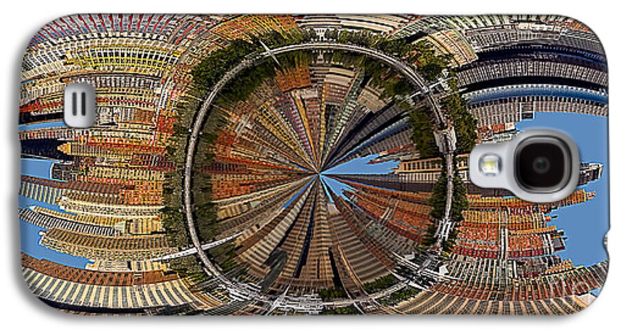 Manhattan Galaxy S4 Case featuring the photograph Distorted Lower Manhattan by Susan Candelario
