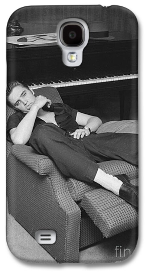 Elvis Presley Galaxy S4 Case featuring the photograph Elvis Presley at home by his piano 1956 by The Harrington Collection