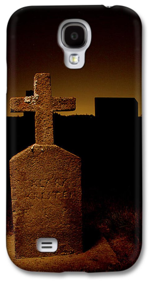 Oregon Galaxy S4 Case featuring the photograph Painted Cross in Graveyard by Jean Noren