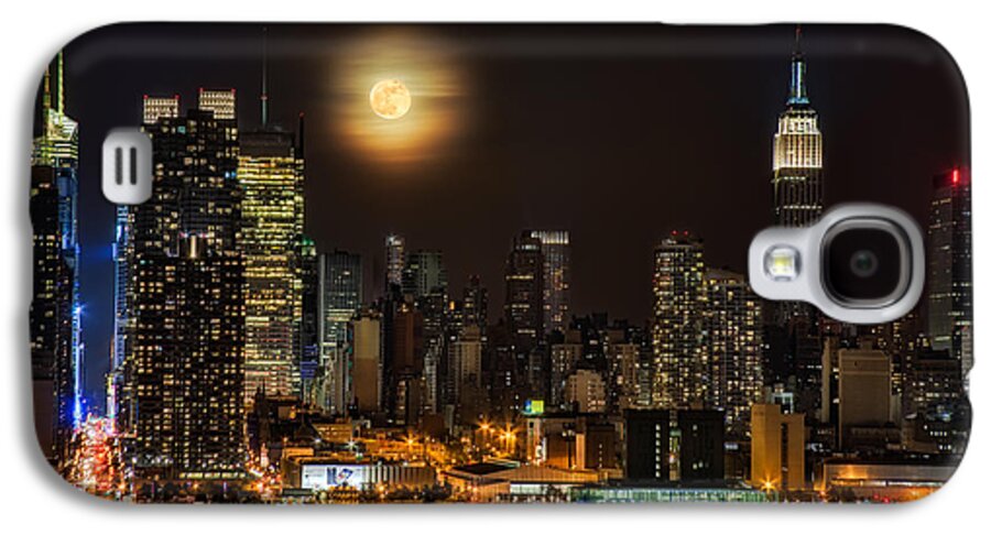 Empire State Building Galaxy S4 Case featuring the photograph Super Moon Over NYC by Susan Candelario