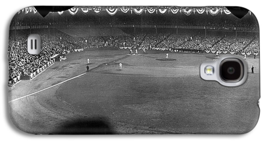 1937 Galaxy S4 Case featuring the photograph Yankees Defeat Giants by Underwood Archives