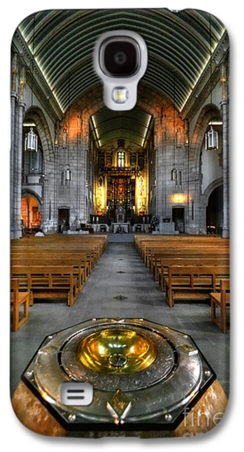 Yhun Suarez Galaxy S4 Case featuring the photograph Leeds Cathedral Baptismal Font And Nave by Yhun Suarez