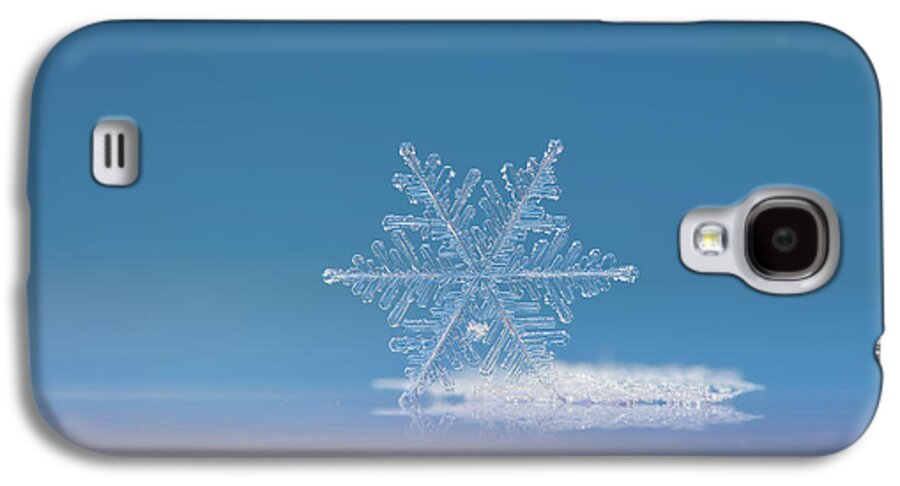 Snowflake Galaxy S4 Case featuring the photograph Snowflake photo - Cloud number nine by Alexey Kljatov