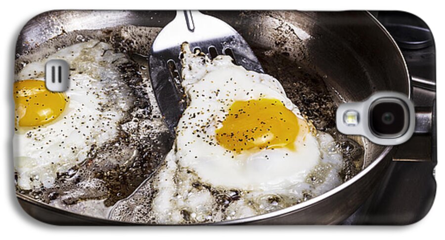 https://render.fineartamerica.com/images/rendered/default/phone-case/galaxys4/images/artworkimages/medium/1/eggs-cooked-with-bacon-grease-in-pan-thomas-baker.jpg?&targetx=0&targety=-19&imagewidth=539&imageheight=363&modelwidth=539&modelheight=324&backgroundcolor=EEEDED&orientation=1
