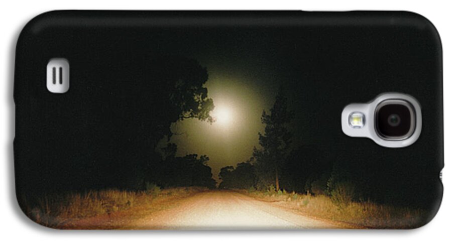 Vicki Ferrari Photography Galaxy S4 Case featuring the photograph Moonrise On Melrose by Vicki Ferrari