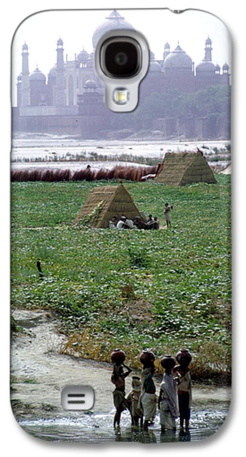 Architecture Galaxy S4 Case featuring the photograph Tah Mahal at Agra in India by Carl Purcell