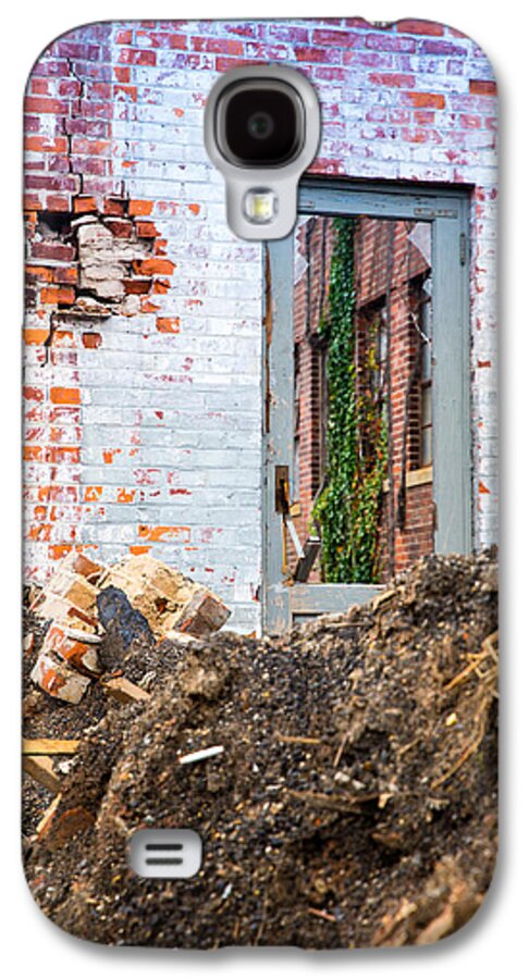 Decay Galaxy S4 Case featuring the photograph The door is always open by Lora Lee Chapman